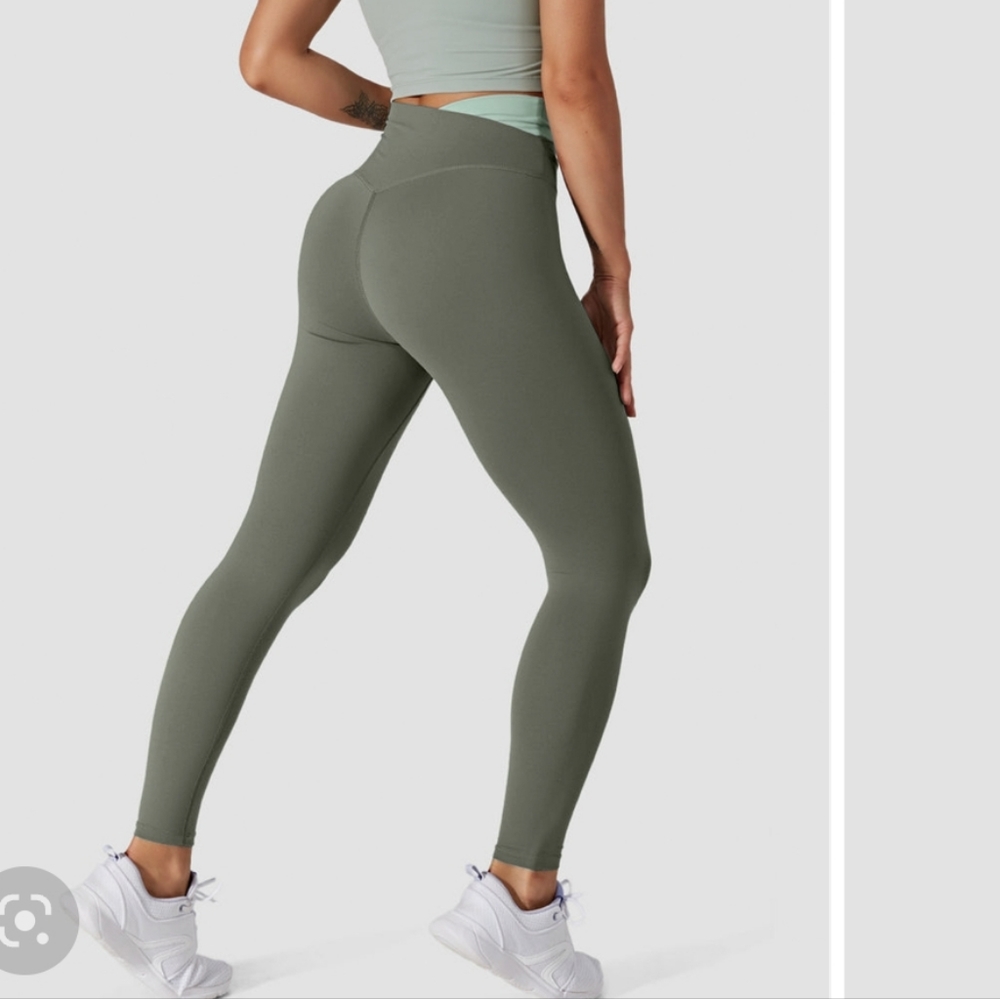 Halara size M crossover leggings